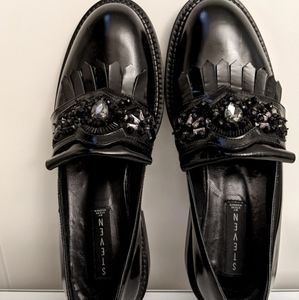 Jessilyn Black Leather Loafer